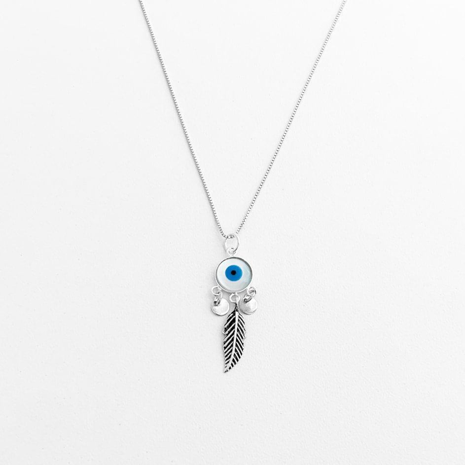 Gargantilha de Olho Grego em Madrepérola com Pena e Medalhinhas - 40cm