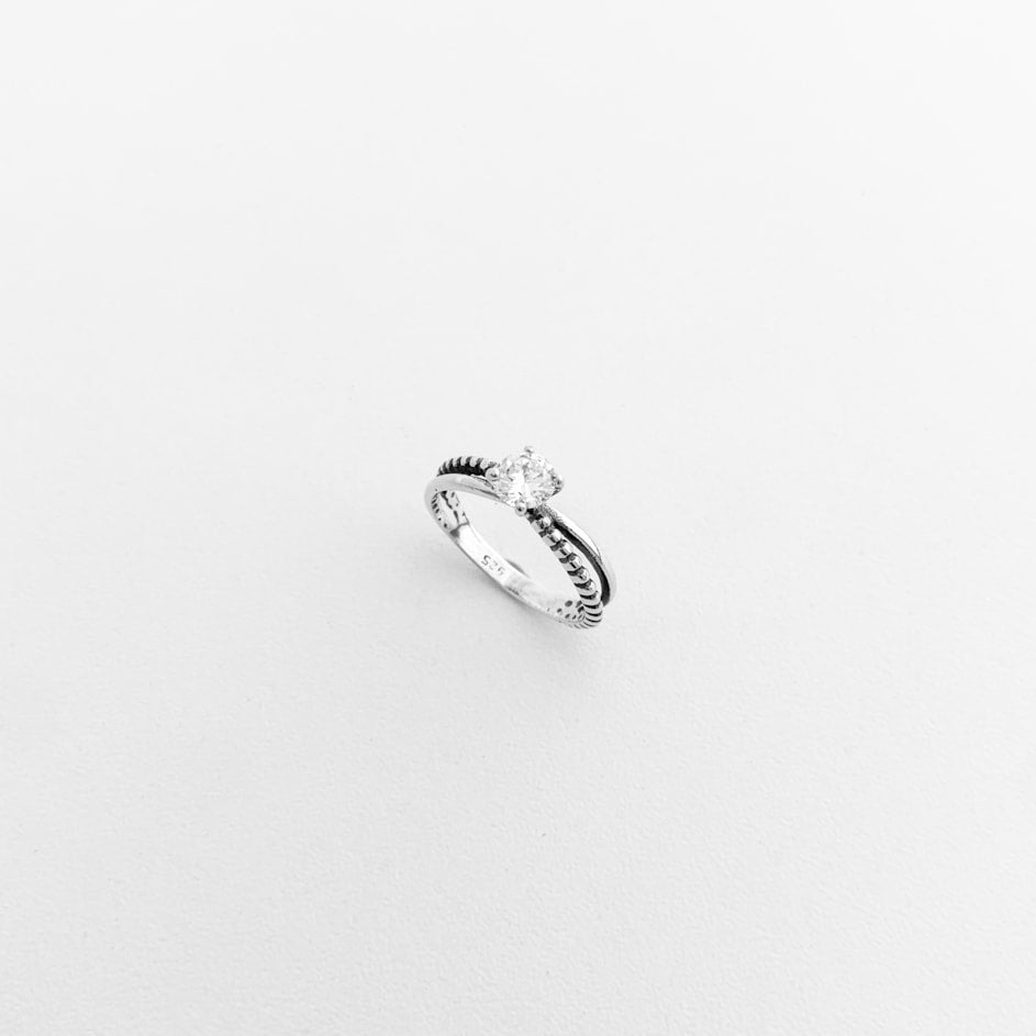 Anel Solitário de Aro Duplo com Zircônia