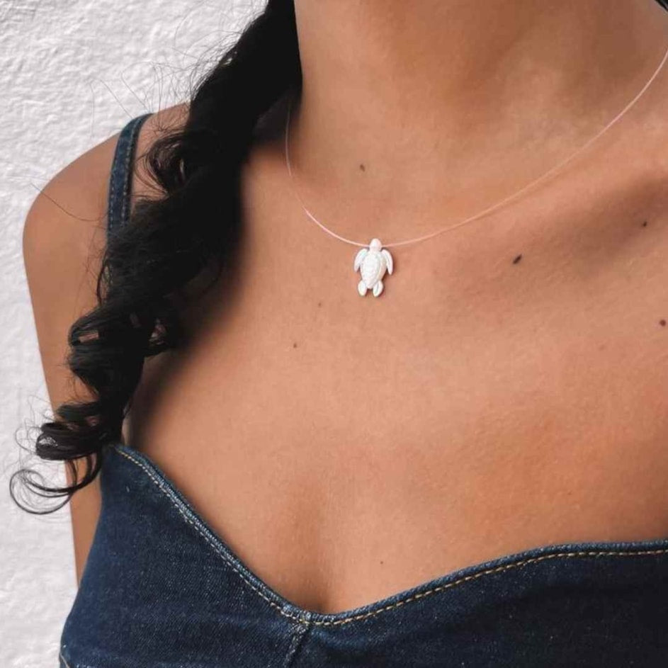 Gargantilha de Fio de Nylon de Tartaruga em Madrepérola - 40cm