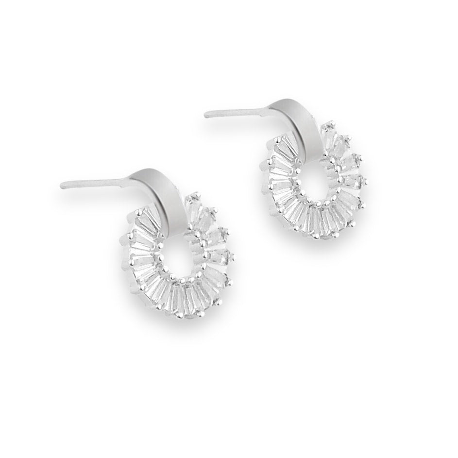 Brinco Vazado com Bordas Cravejadas de Zircônias