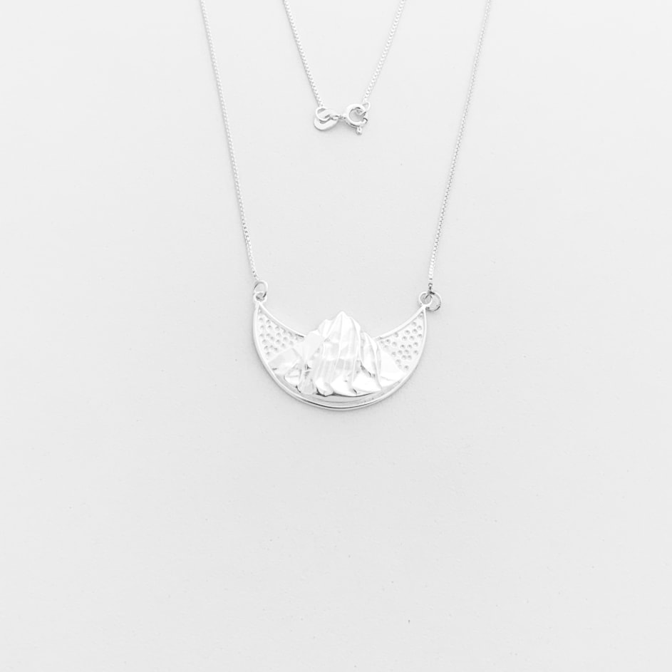 Gargantilha Meia Lua Invertida com Montanha - 60cm