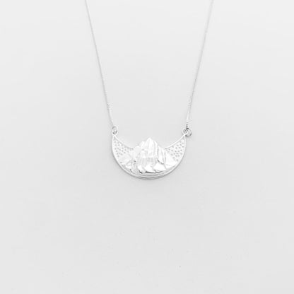 Gargantilha Meia Lua Invertida com Montanha - 60cm