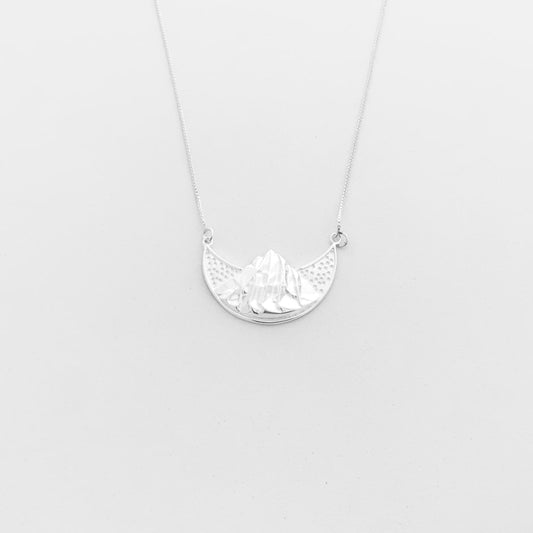 Gargantilha Meia Lua Invertida com Montanha - 60cm