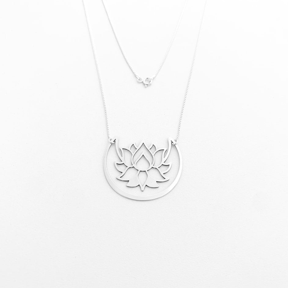 Gargantilha de Lua com Flor de Lótus - 45cm