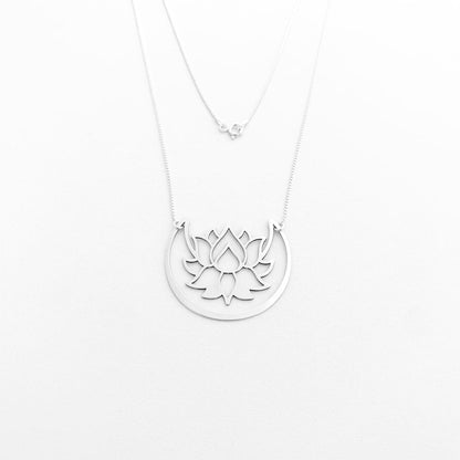 Gargantilha de Lua com Flor de Lótus - 45cm