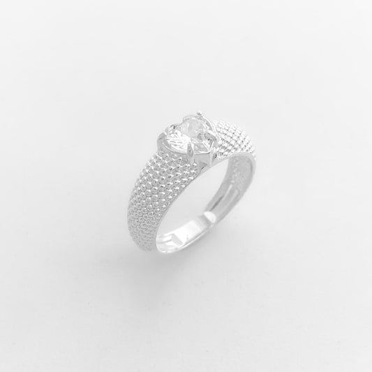 Anel com Aro Trabalhado com Zircônia de Coração Branca