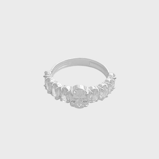 Anel com Zircônias Oval