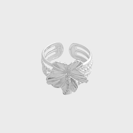 Anel de Aro Trabalhado com Flor de Hibísco com Zircônias