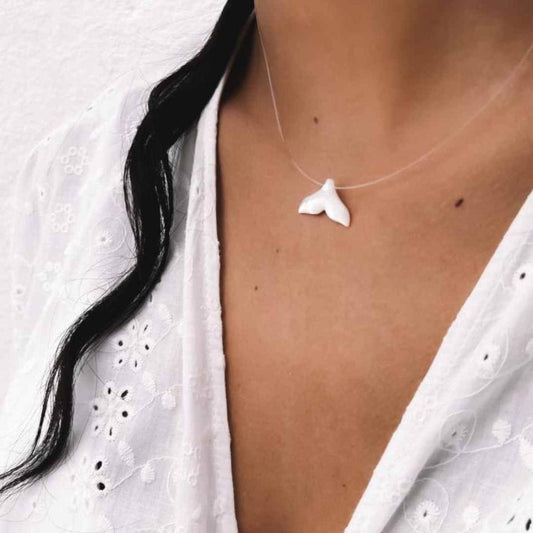 Gargantilha de Fio de Nylon de Cauda de Sereia em Madrepérola - 40cm