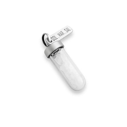 Pingente de Cápsula com Sal Grosso e Plaquinha (Sol, Mar, Sol)